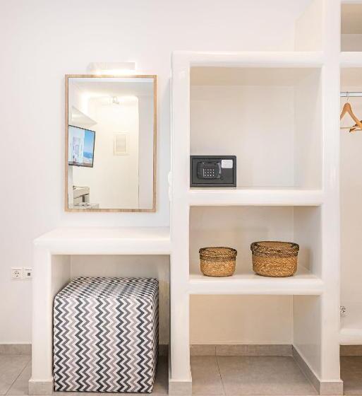سوئیت جونیور با چشم‌انداز, Caldera Stories Private Suites