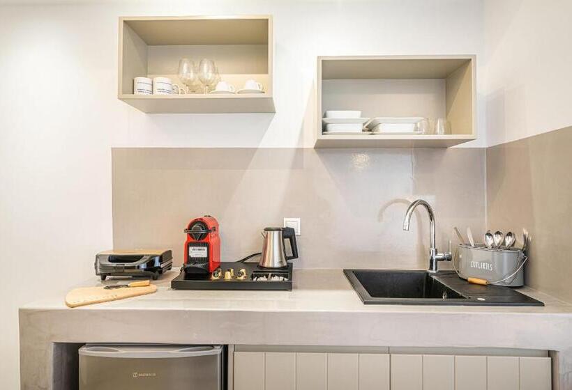 سوئیت جونیور با چشم‌انداز, Caldera Stories Private Suites