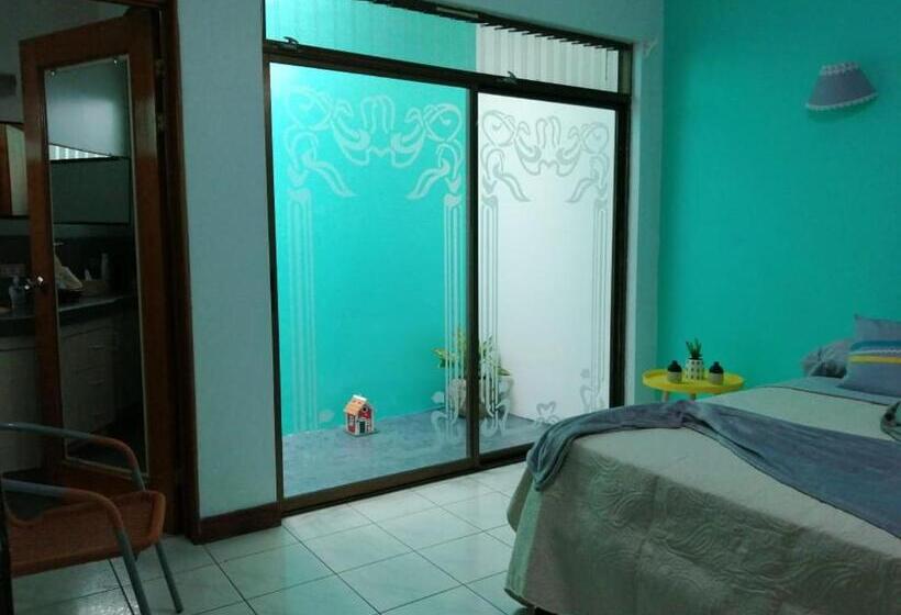 اتاق لوکس, Hostal Casa Azul