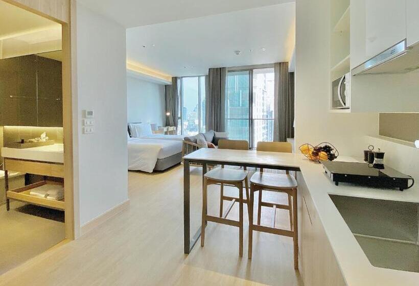 استودیوی لوکس, Oakwood Suites Bangkok