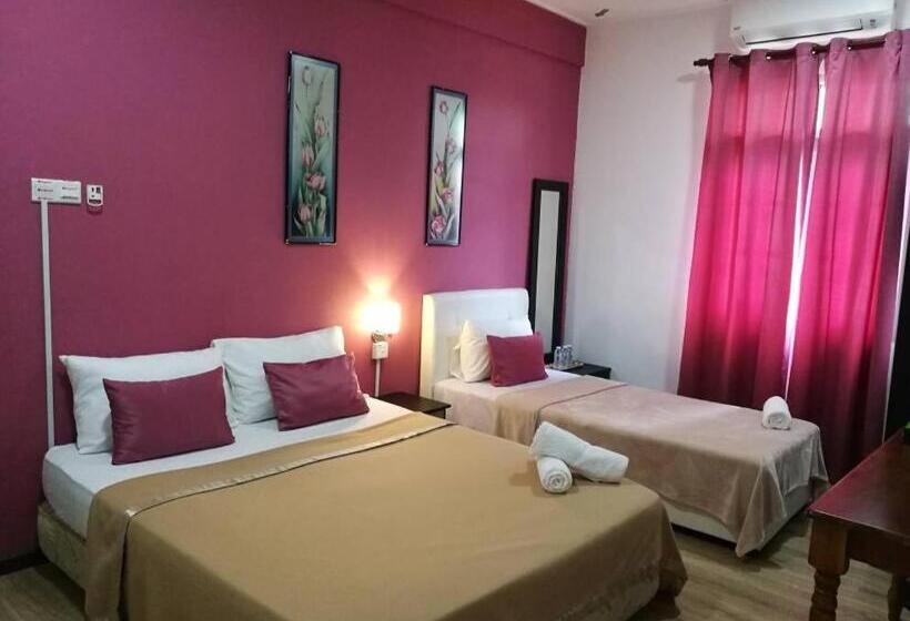 اتاق استاندارد سه نفره, Sura Inn