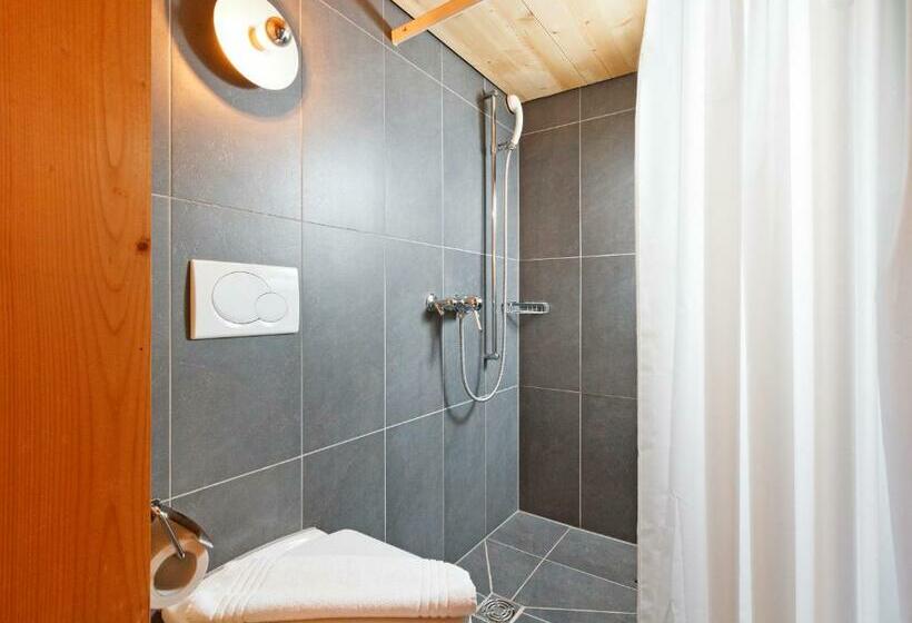 Standard-huone, Hirschen Guesthouse   Village