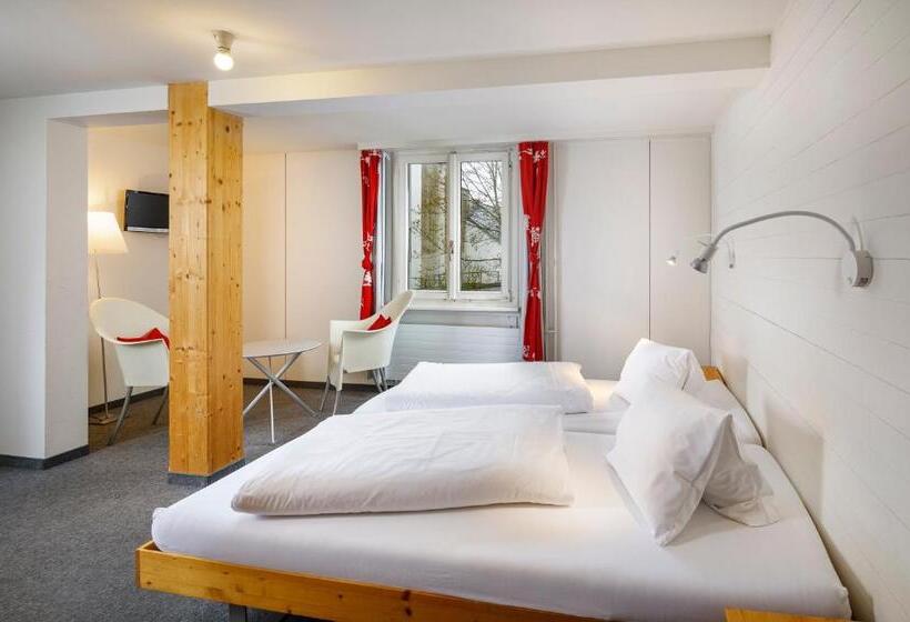 Standard Kolmen Hengen Huone Parveke, Hirschen Guesthouse   Village