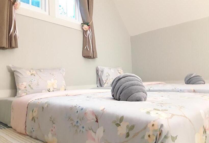 اتاق استاندارد چهارنفره با چشم‌انداز باغ, Sky Cottage Bungalow