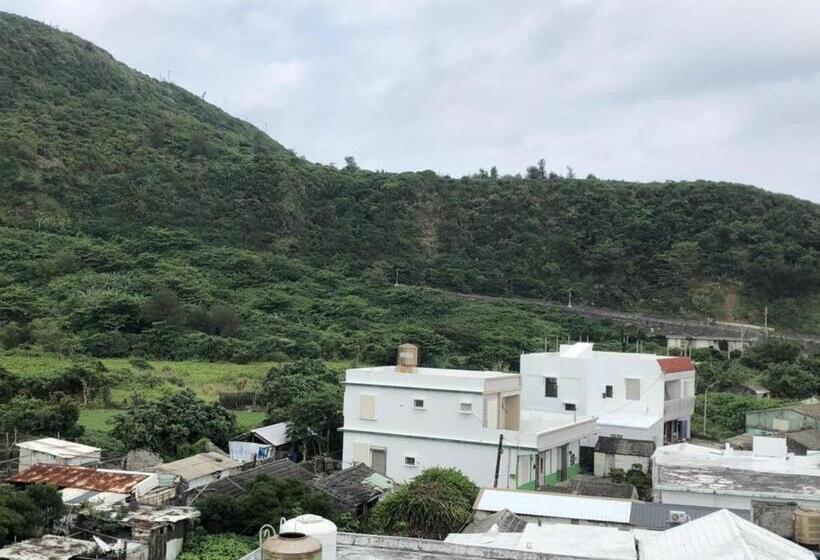 اتاق خانوادگی با چشم‌انداز دریا, Mermaid B&b