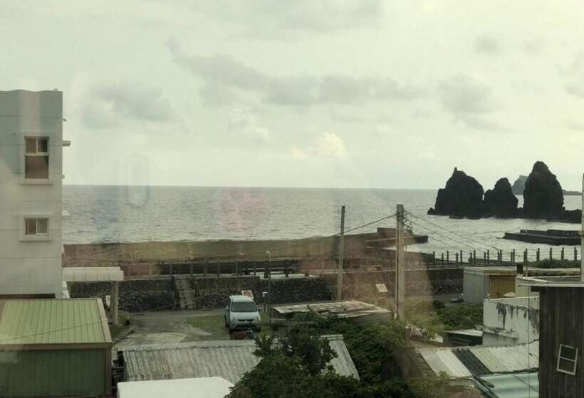 اتاق لوکس خانوادگی, Mermaid B&b