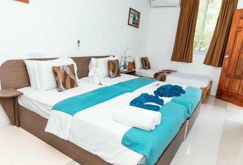 اتاق لوکس سه تخته, Santa Rosa Maldives