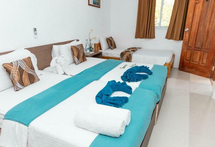 اتاق لوکس سه تخته, Santa Rosa Maldives