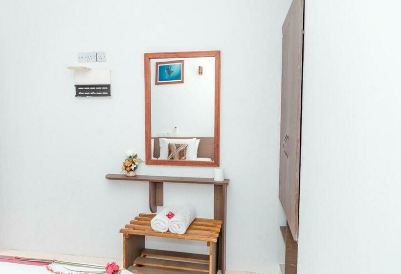 اتاق لوکس سه تخته, Santa Rosa Maldives
