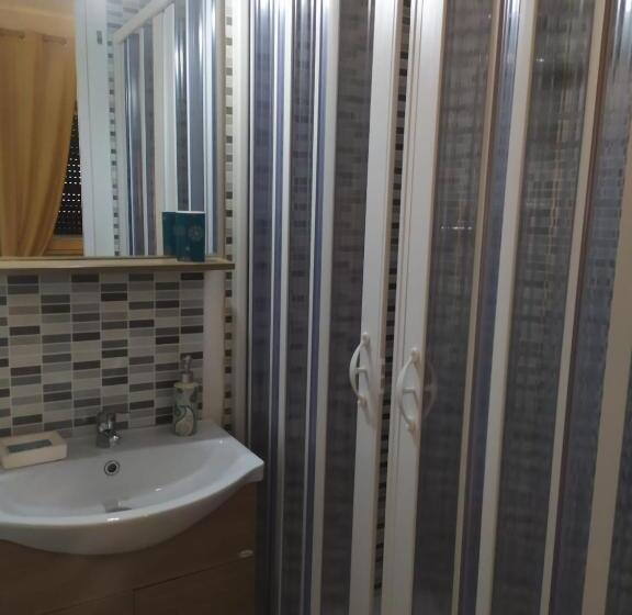 اتاق استاندارد سه نفره, Roma Capoccia B&b