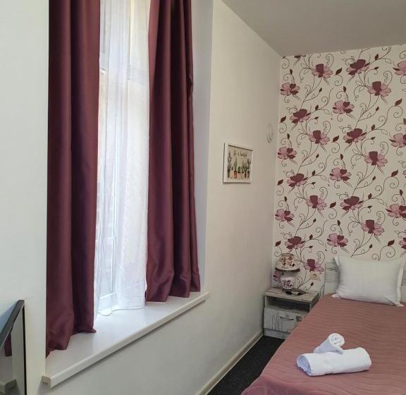اتاق استاندارد با چشم‌انداز باغ, Guest House Gurkov