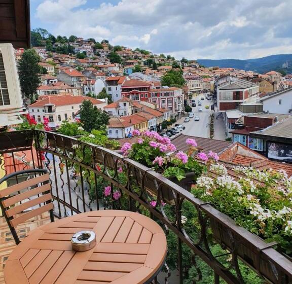 سوئیت با بالکن, Guest House Gurkov