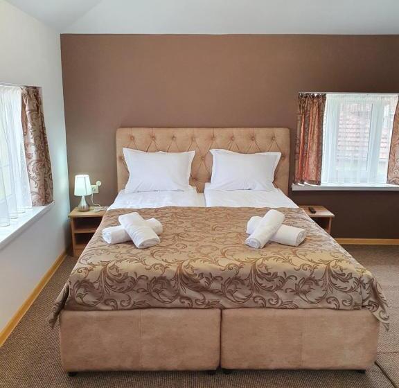 سوئیت با بالکن, Guest House Gurkov