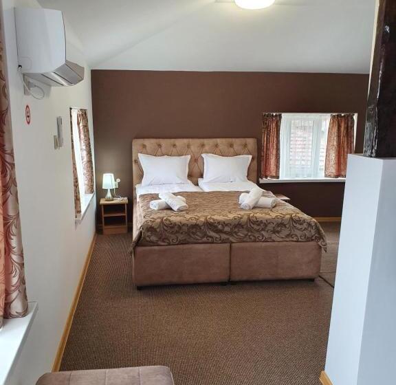 سوئیت با بالکن, Guest House Gurkov