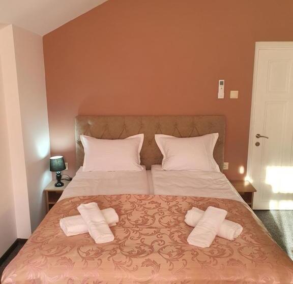 سوئیت با تخت بزرگ, Guest House Gurkov