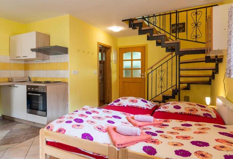 آپارتمان 2 خوابه, Farmhouse Pri Miklavu