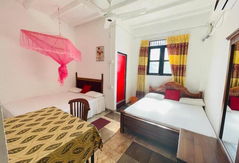 اتاق لوکس خانوادگی, Dambulla Tourist Resort
