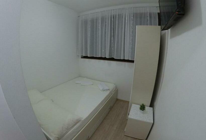 اتاق استاندارد یک نفره, Guesthouse Ušće