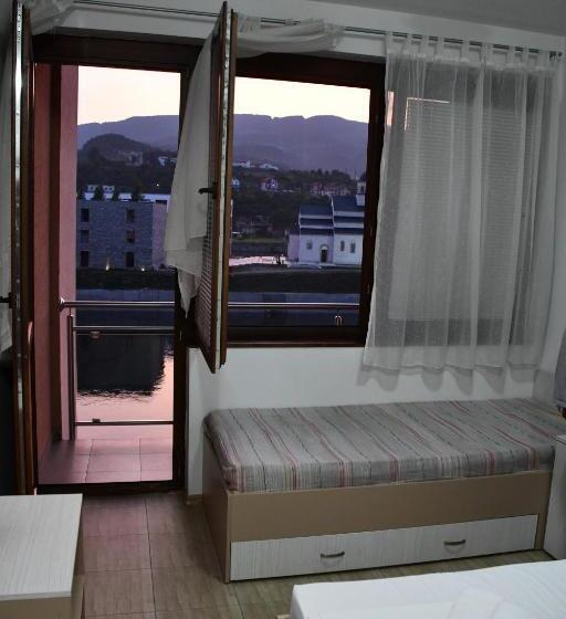 اتاق لوکس سه تخته, Guesthouse Ušće