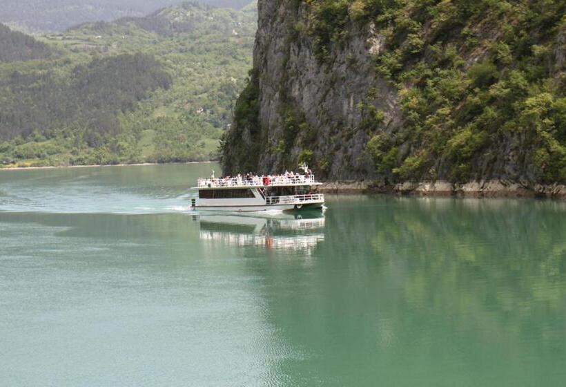 استودیوی لوکس, Guesthouse Ušće