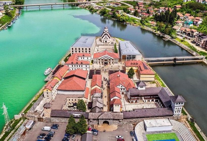 استودیوی لوکس, Guesthouse Ušće