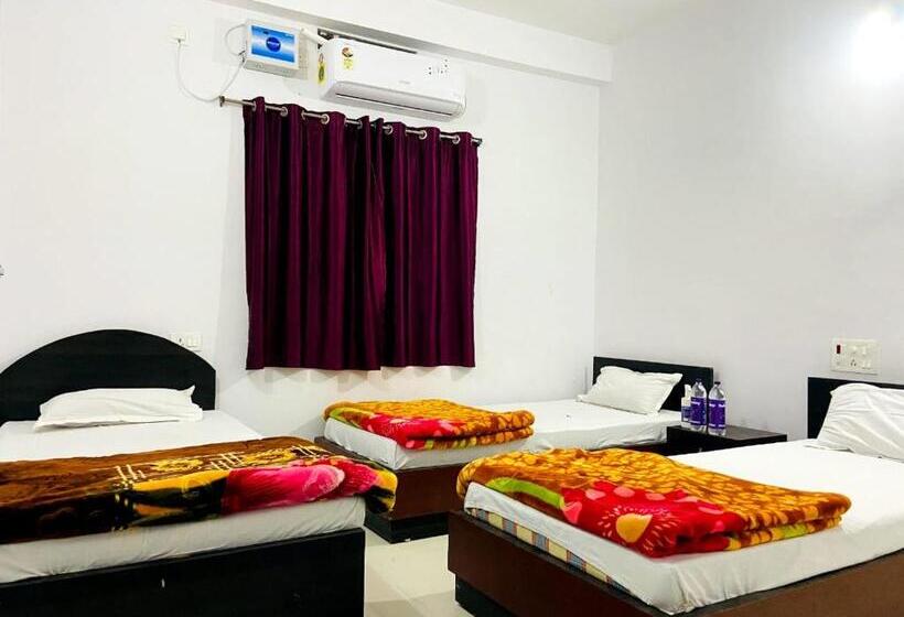 اتاق استاندارد سه نفره, Gaurav Guest House
