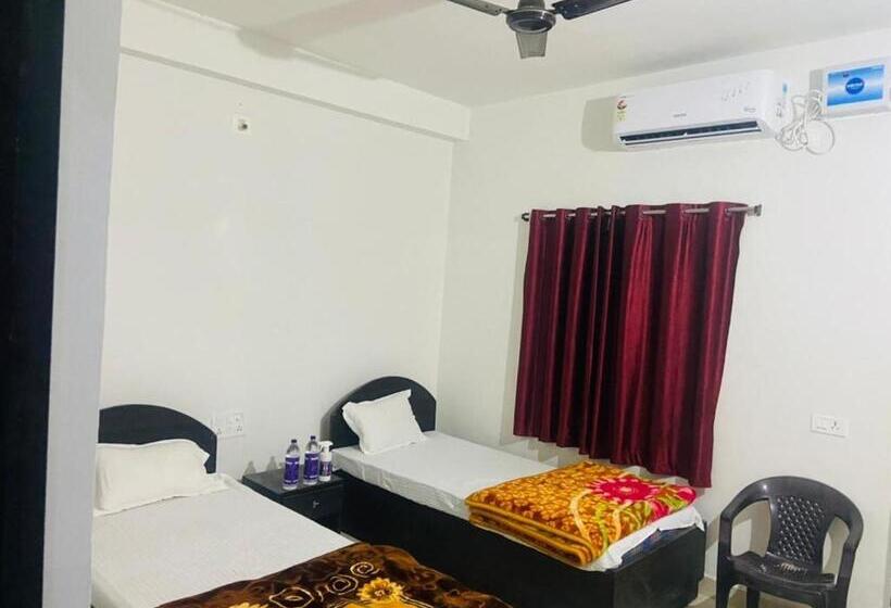 اتاق لوکس با بالکن, Gaurav Guest House
