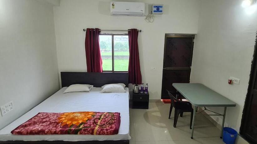 اتاق لوکس با بالکن, Gaurav Guest House