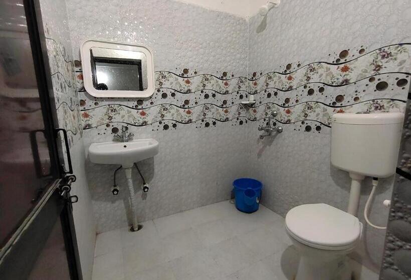 اتاق لوکس با بالکن, Gaurav Guest House