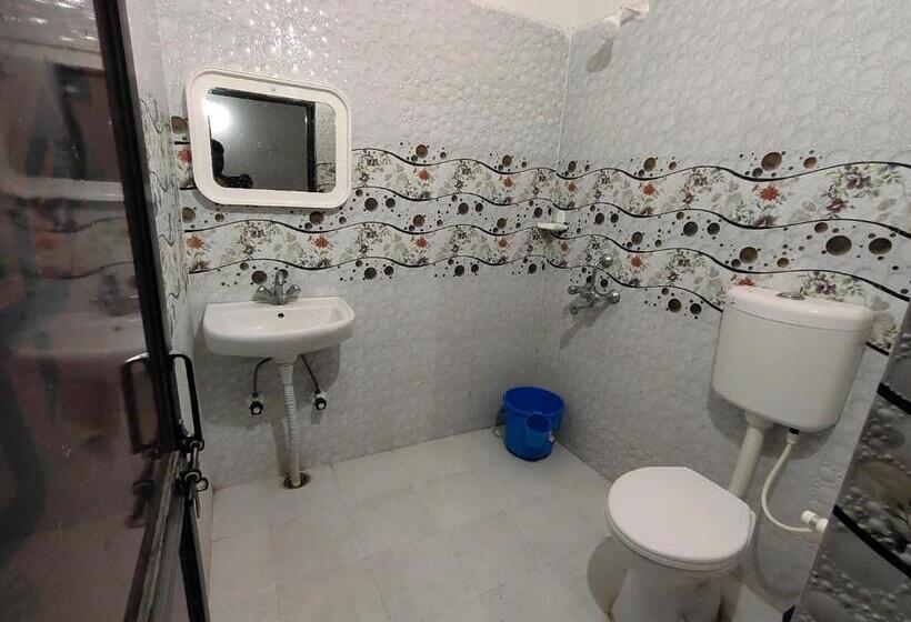 اتاق لوکس با بالکن, Gaurav Guest House