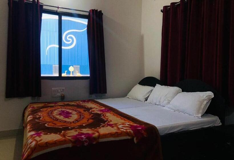 اتاق لوکس با بالکن, Gaurav Guest House