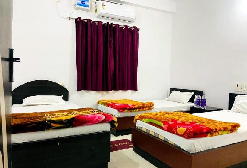 اتاق لوکس سه تخته, Gaurav Guest House