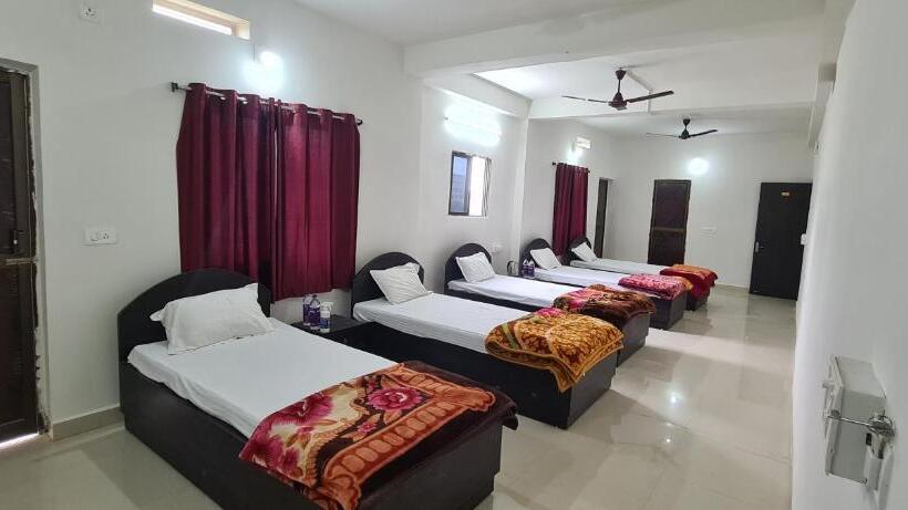 سوییت خانوادگی, Gaurav Guest House