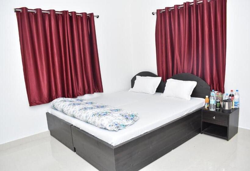 اتاق لوکس با بالکن, Gaurav Guest House