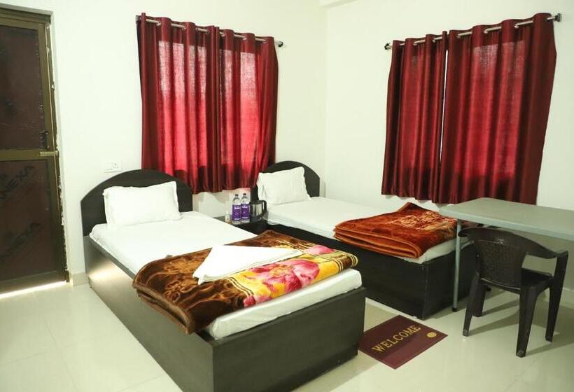 اتاق لوکس با بالکن, Gaurav Guest House