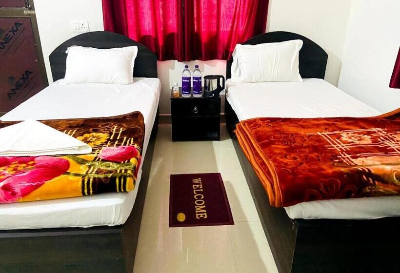 اتاق لوکس با بالکن, Gaurav Guest House