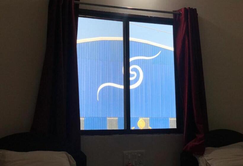 اتاق اکونومی, Gaurav Guest House