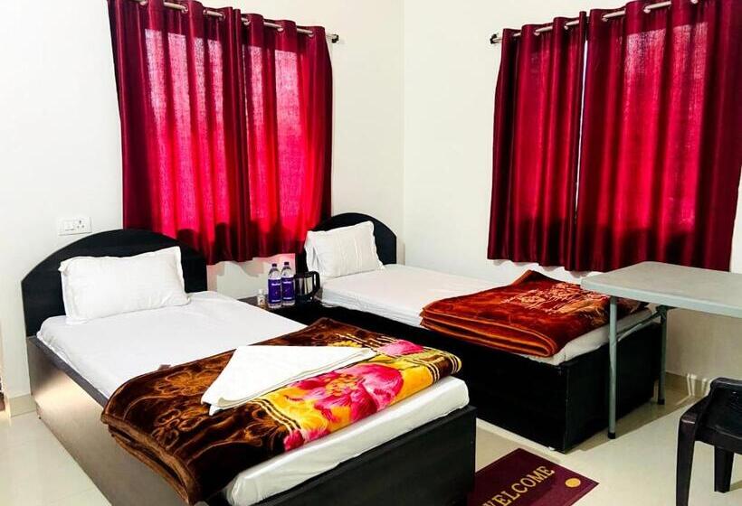 اتاق اکونومی, Gaurav Guest House