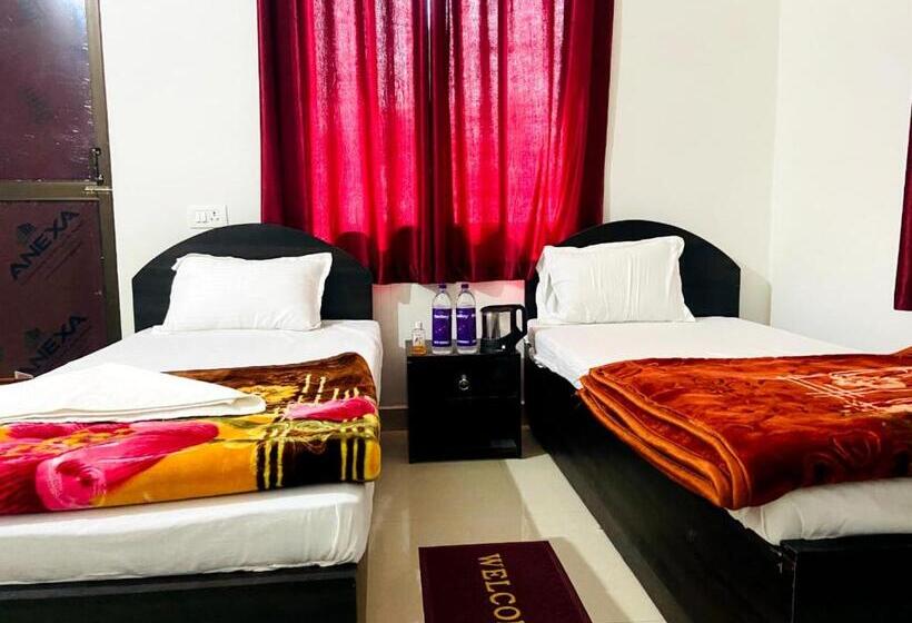 اتاق اکونومی, Gaurav Guest House