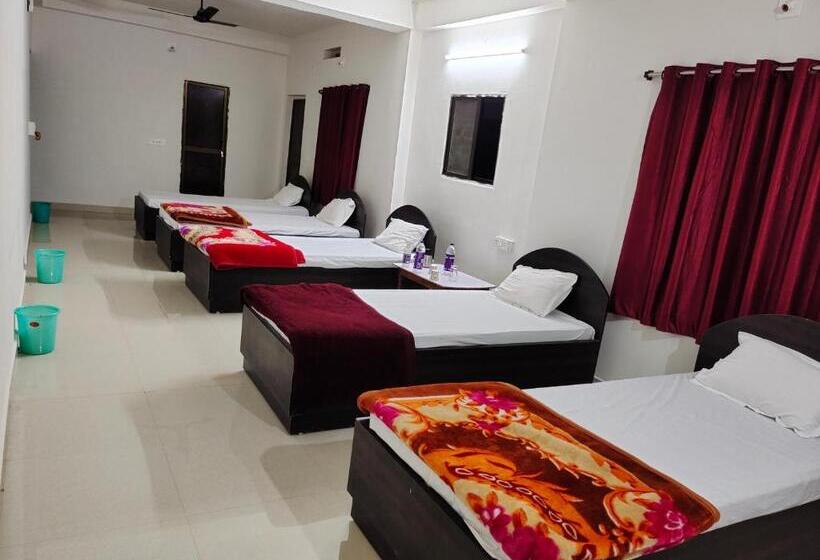 سوییت خانوادگی, Gaurav Guest House