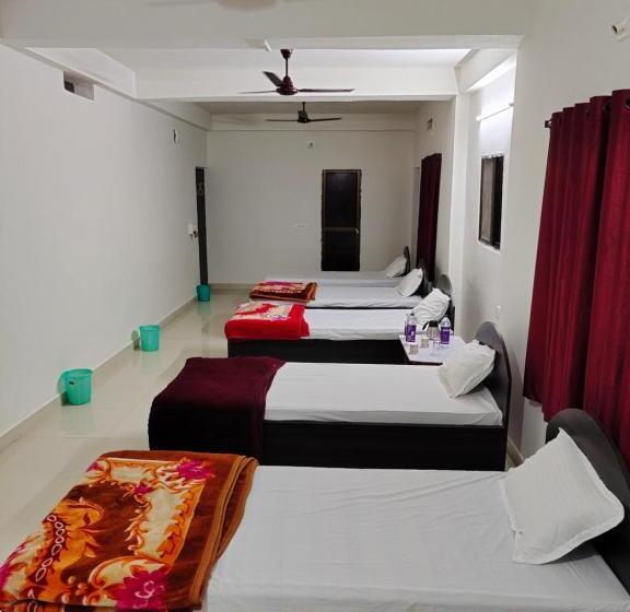 سوییت خانوادگی, Gaurav Guest House