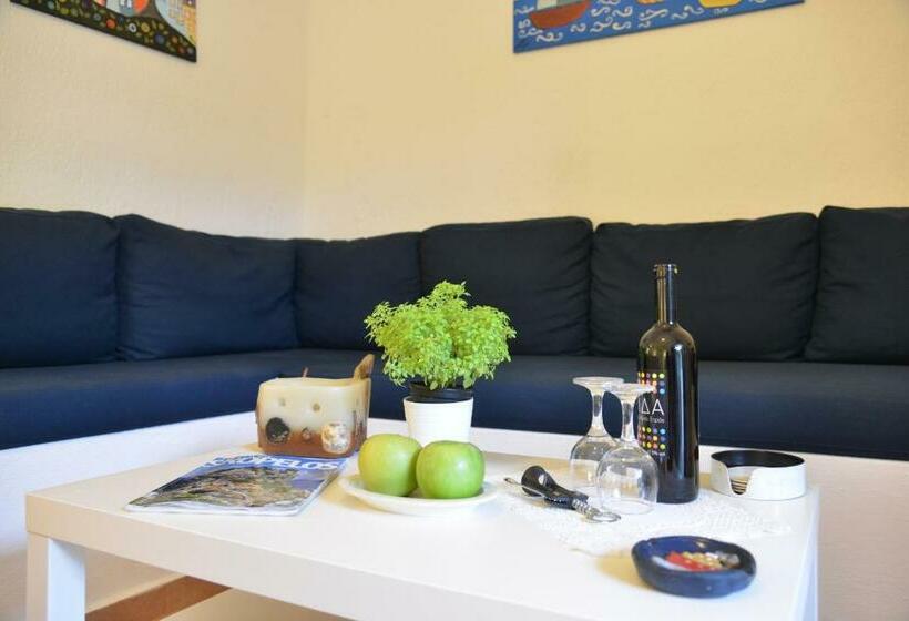 سوییت با چشم‌انداز باغ, Anofli Suites