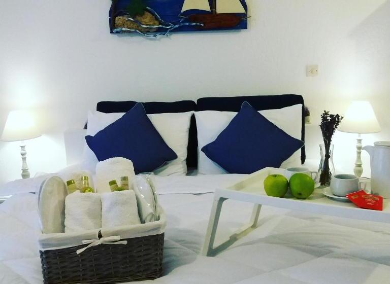 سوییت با چشم‌انداز باغ, Anofli Suites