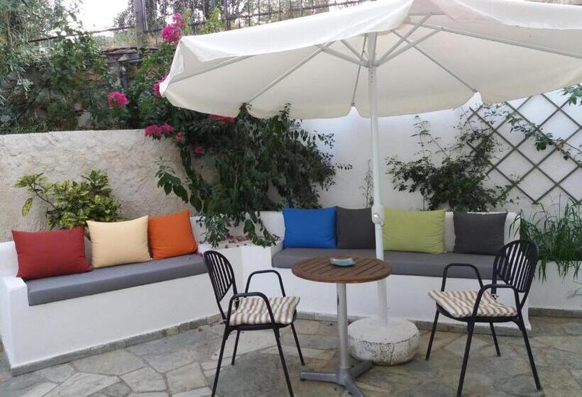 سوئیت جونیور با چشم‌انداز باغ, Anofli Suites