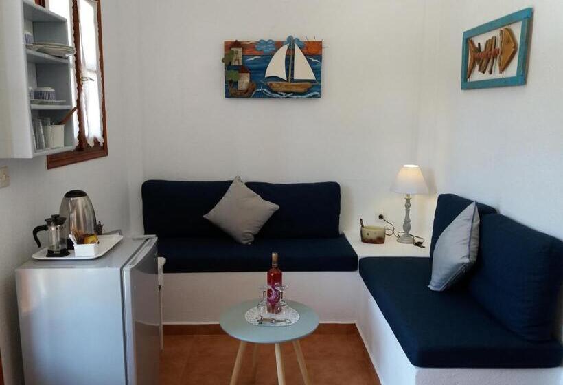 سوییت جونیور با چشم‌انداز استخر, Anofli Suites