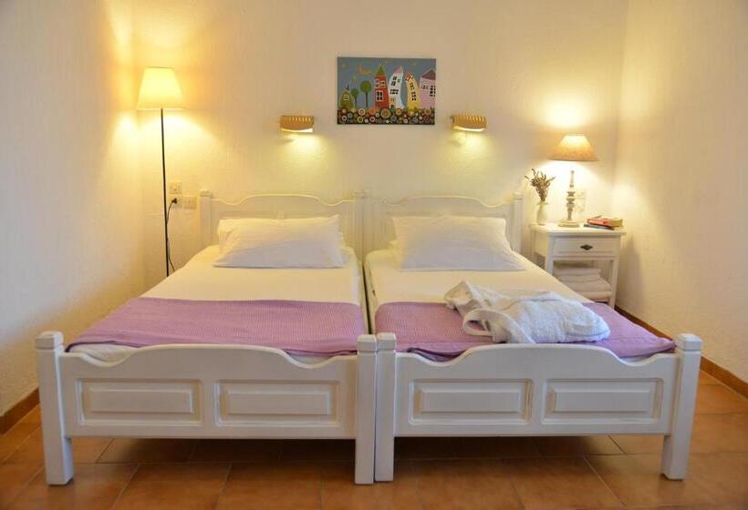سوئیت جونیور با تراس, Anofli Suites