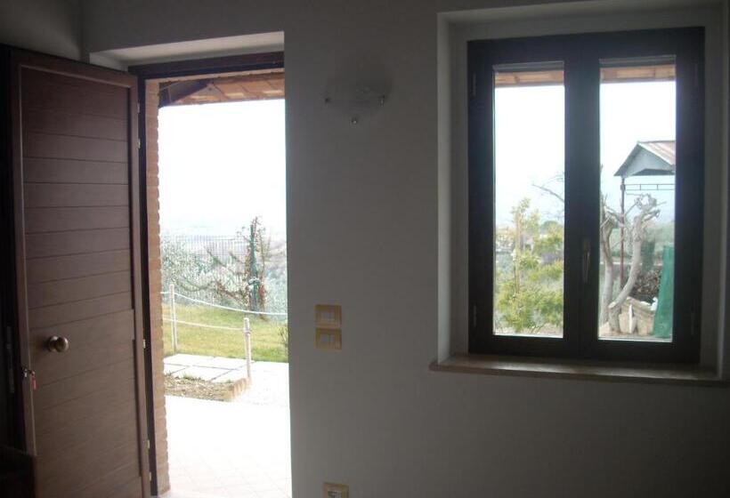 اتاق استاندارد, Agriturismo La Rosa Montefalco