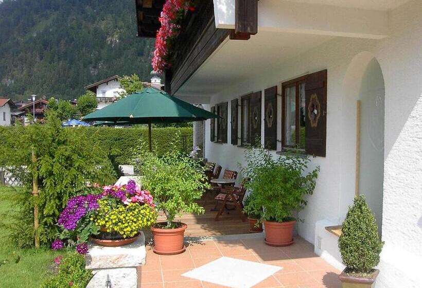 آپارتمان 1 خوابه با بالکن, Gästehaus Weißes Rössl