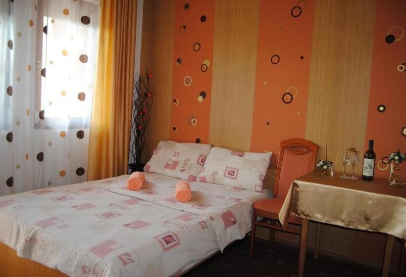 اتاق استاندارد سه تخته با بالکن, Joleski Accommodation