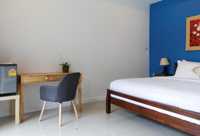 اتاق لوکس با چشم‌انداز استخر, The Snug Airportel   Phuket Airport